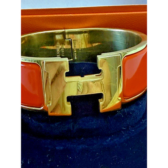 Hermès ORANGE Enamel Gold Plated Clic Clac H bracelet Medium w/ box - Picture 5 of 16